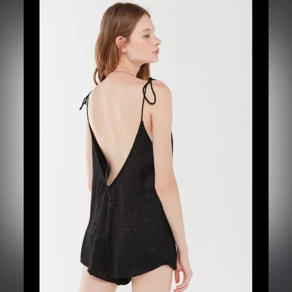 Motel Lavo Leopard Print Tie-Shoulder Romper - Picture 3 of 7